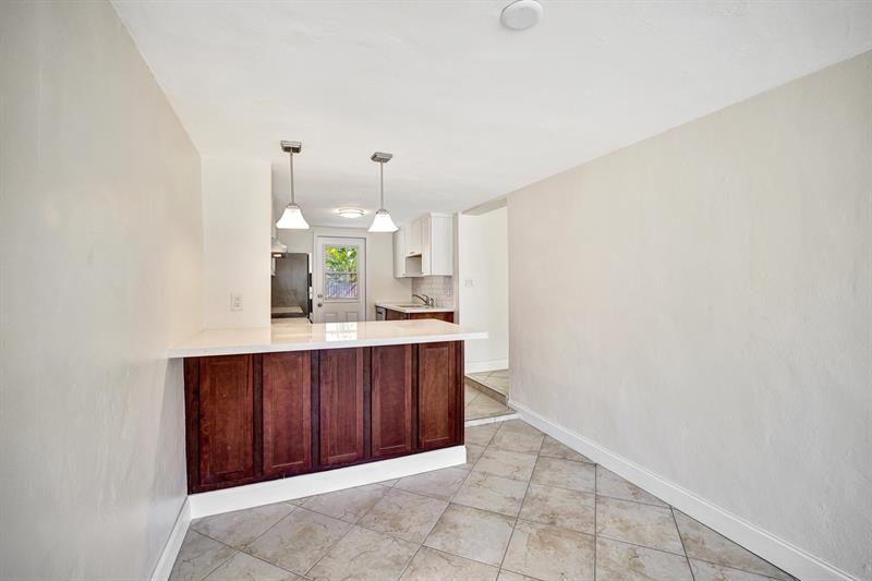 Image 16 of 45 For 933 19th St  