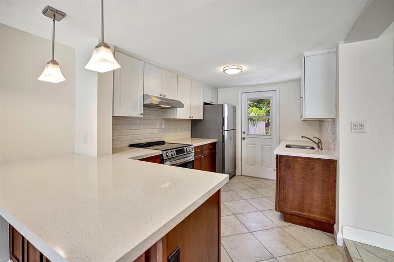 Image 18 of 45 For 933 19th St  