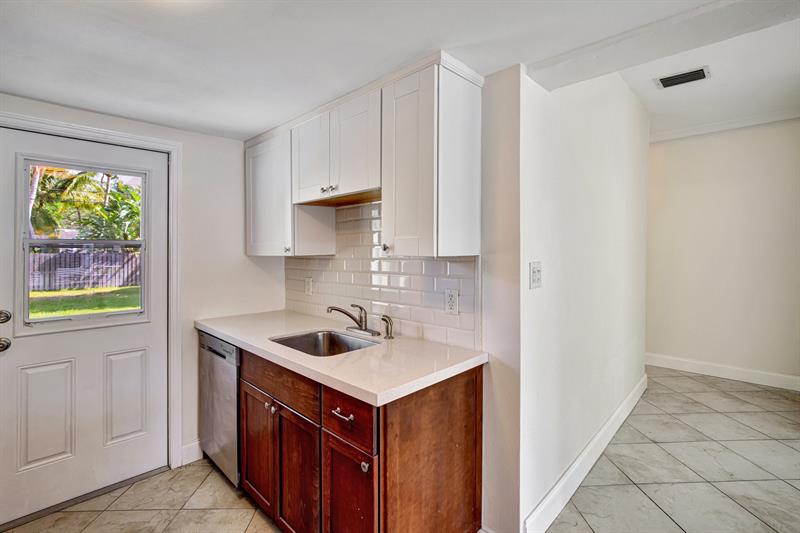 Image 19 of 45 For 933 19th St  