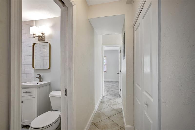 Image 23 of 45 For 933 19th St  