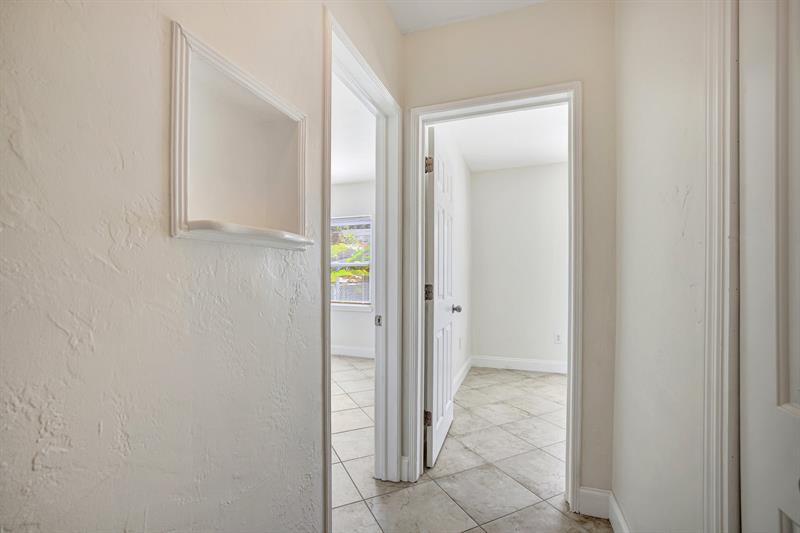 Image 29 of 45 For 933 19th St  