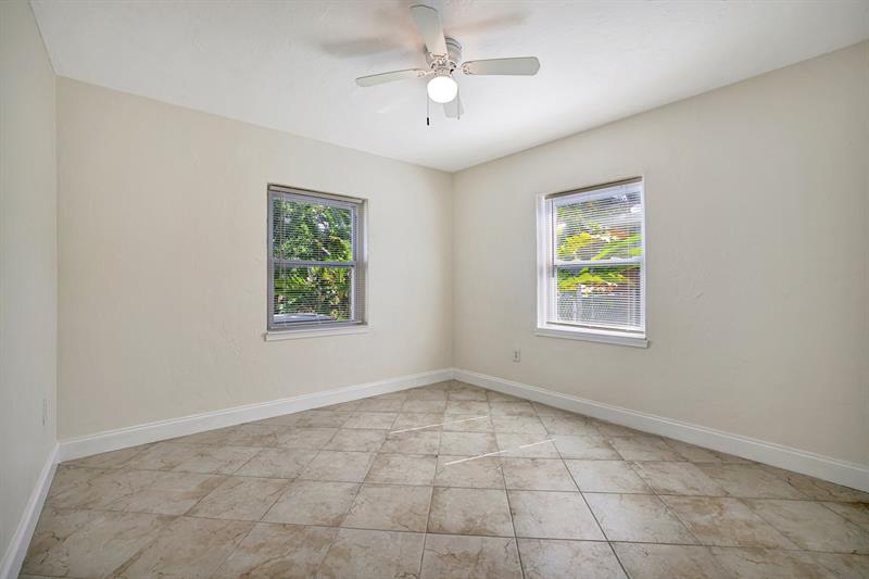 Image 30 of 45 For 933 19th St  