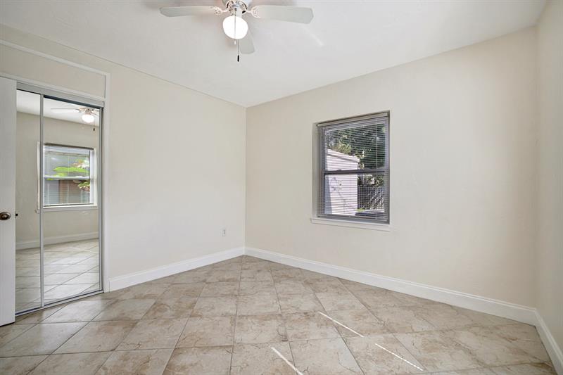 Image 31 of 45 For 933 19th St  