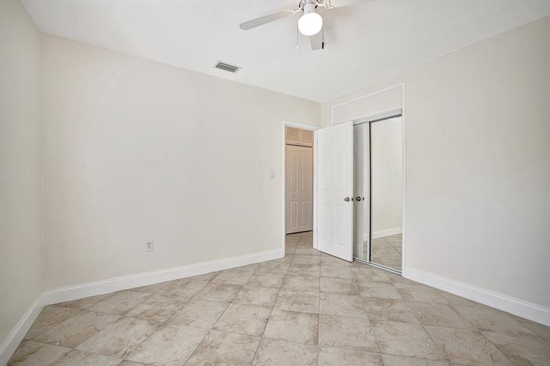 Image 33 of 45 For 933 19th St  