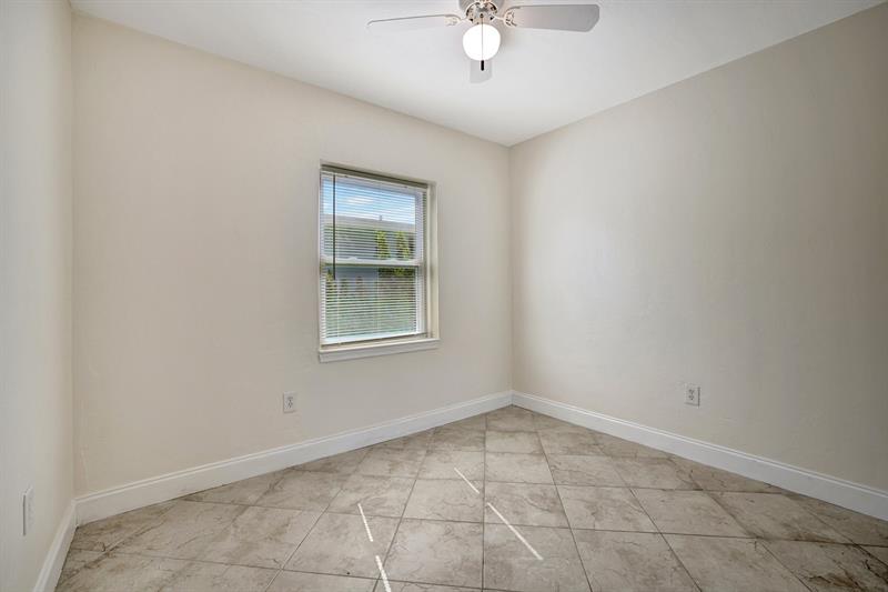 Image 34 of 45 For 933 19th St  