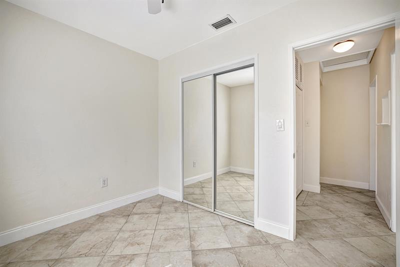 Image 35 of 45 For 933 19th St  