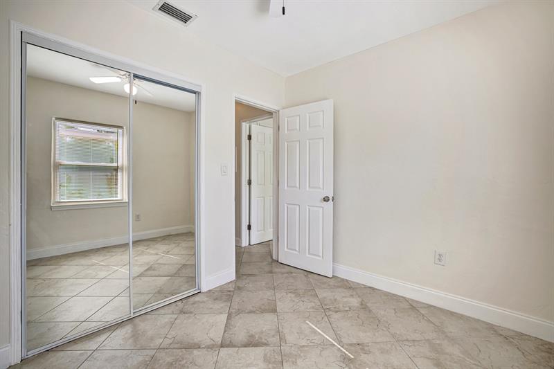 Image 36 of 45 For 933 19th St  