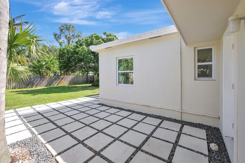 Image 37 of 45 For 933 19th St  