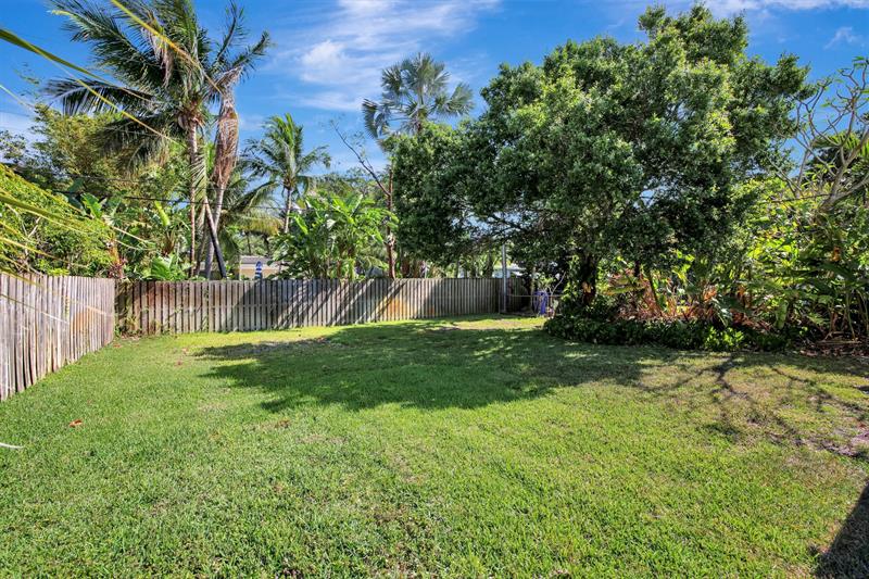 Image 40 of 45 For 933 19th St  