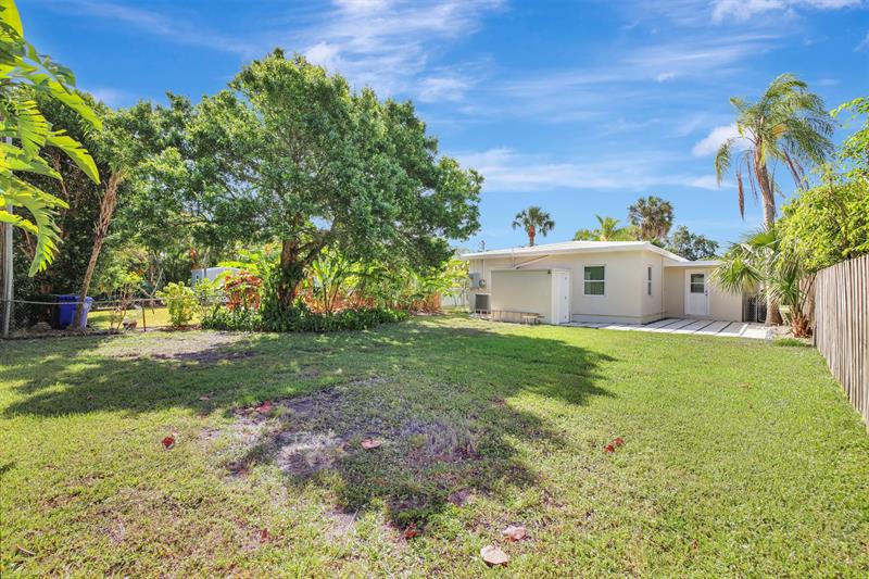 Image 42 of 45 For 933 19th St  