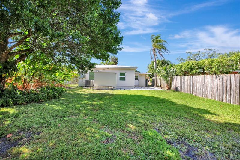 Image 43 of 45 For 933 19th St  