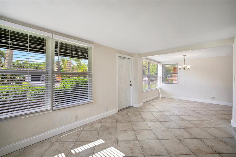 Image 5 of 45 For 933 19th St  