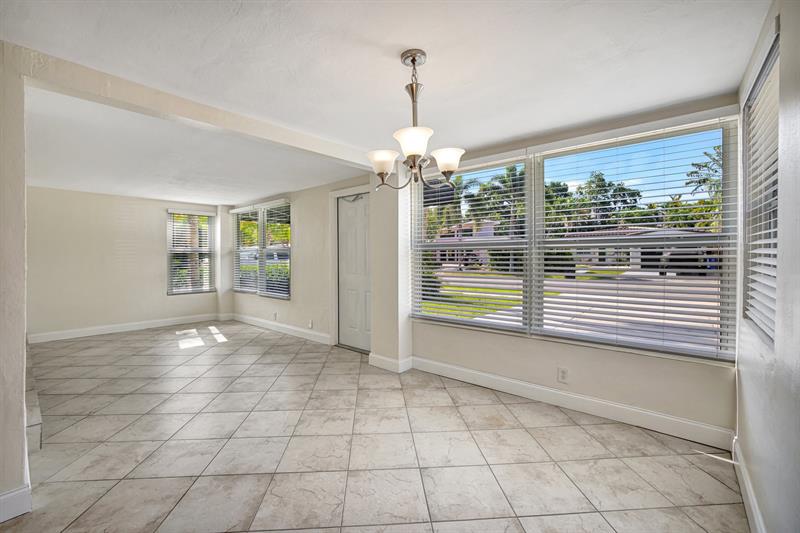 Image 6 of 45 For 933 19th St  