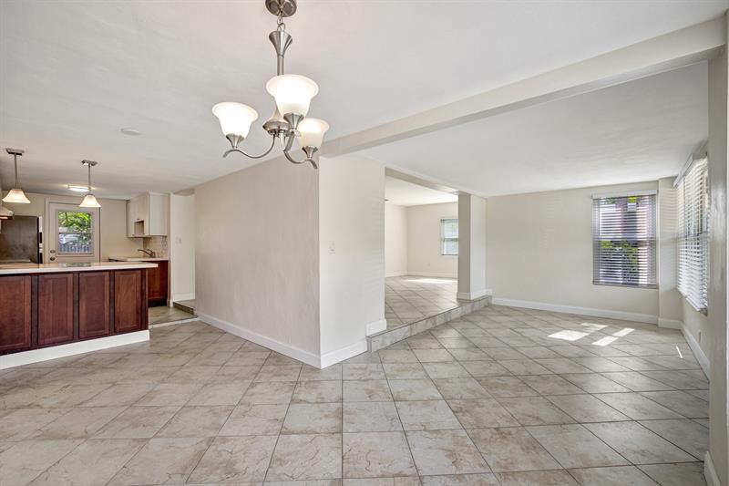 Image 7 of 45 For 933 19th St  