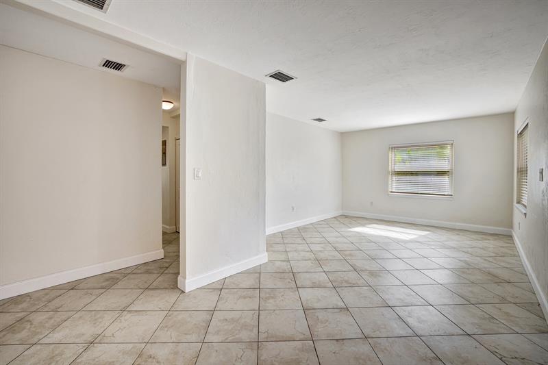 Image 8 of 45 For 933 19th St  