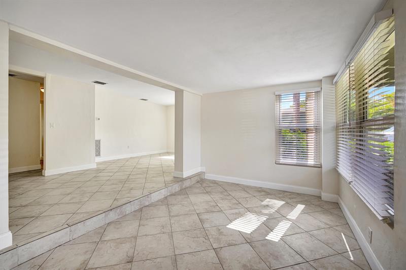 Image 9 of 45 For 933 19th St  