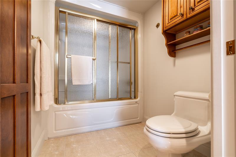 Image 13 of 21 For 5555 Ocean Blvd  11