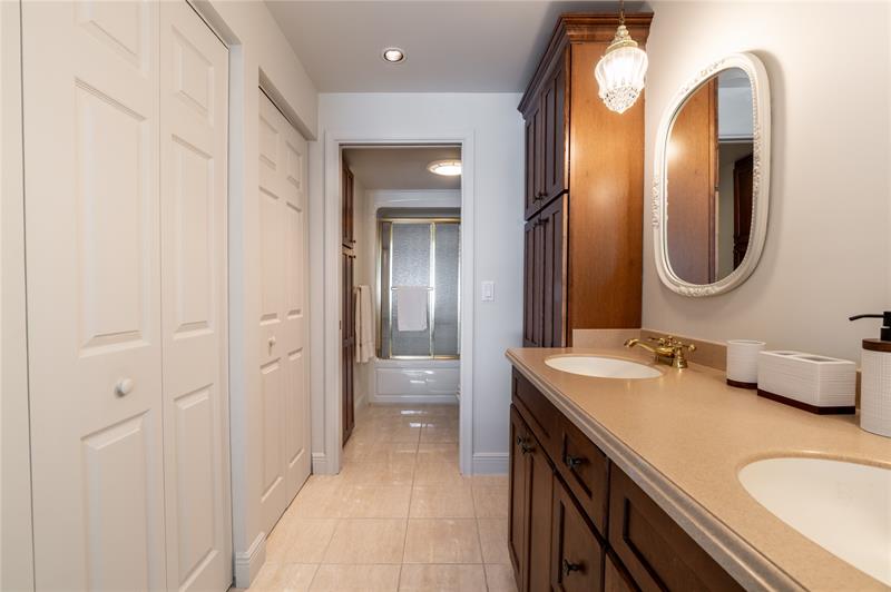 Image 14 of 21 For 5555 Ocean Blvd  11