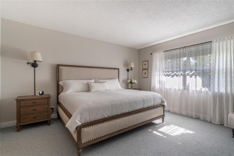Image 16 of 21 For 5555 Ocean Blvd  11