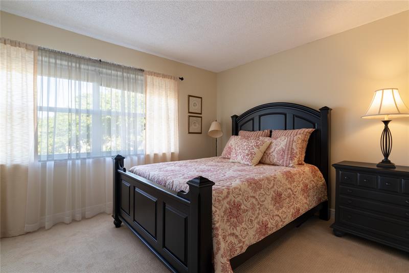 Image 17 of 21 For 5555 Ocean Blvd  11
