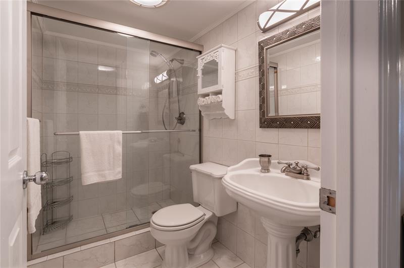 Image 18 of 21 For 5555 Ocean Blvd  11