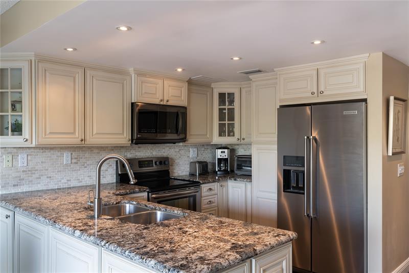 Image 5 of 21 For 5555 Ocean Blvd  11
