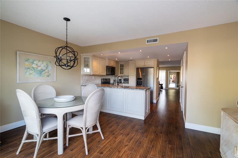Image 7 of 21 For 5555 Ocean Blvd  11