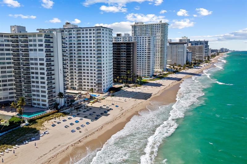 Image 21 of 46 For 3700 Galt Ocean Dr  702