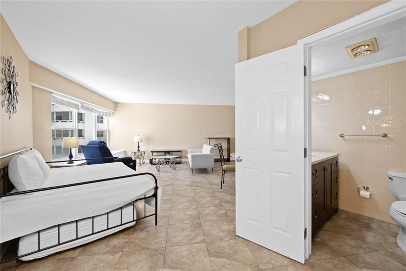 Image 14 of 48 For 3700 Galt Ocean Dr  409