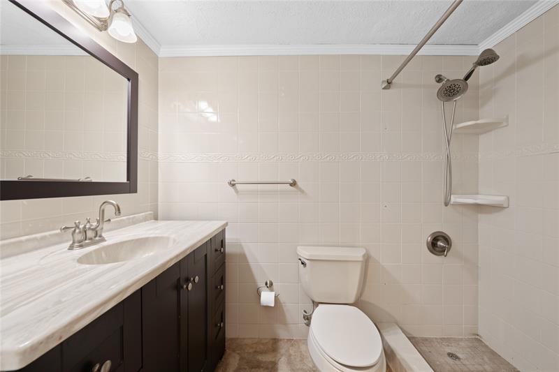 Image 15 of 48 For 3700 Galt Ocean Dr  409