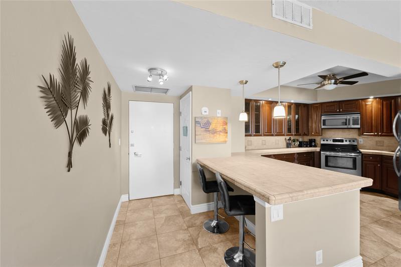 Image 3 of 48 For 3700 Galt Ocean Dr  409