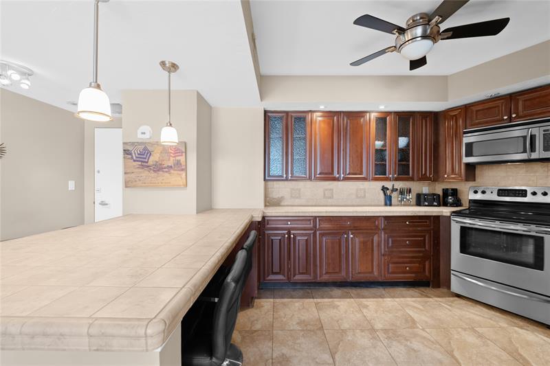 Image 5 of 48 For 3700 Galt Ocean Dr  409