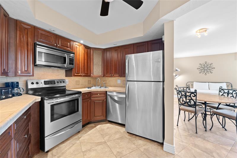Image 7 of 48 For 3700 Galt Ocean Dr  409