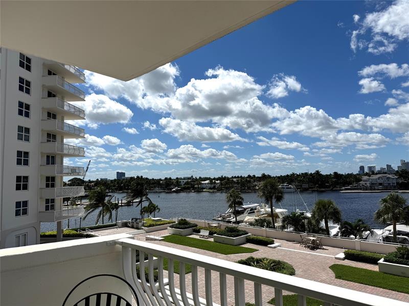 Image 26 of 49 For 1 Las Olas Cir  307