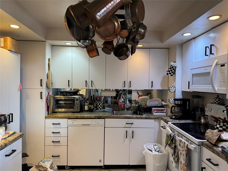 Image 29 of 49 For 1 Las Olas Cir  307