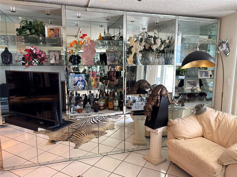 Image 35 of 49 For 1 Las Olas Cir  307