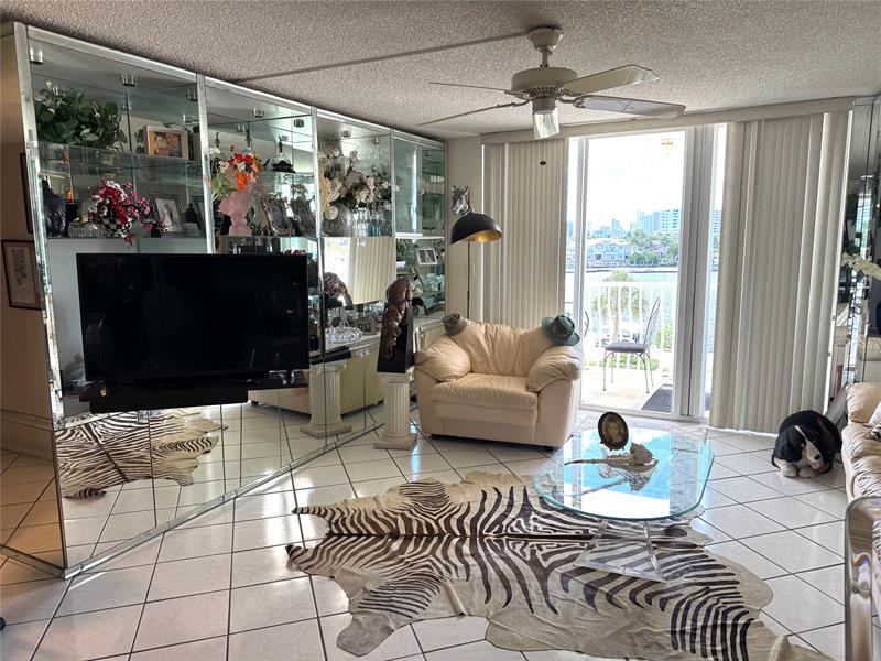 Image 37 of 49 For 1 Las Olas Cir  307