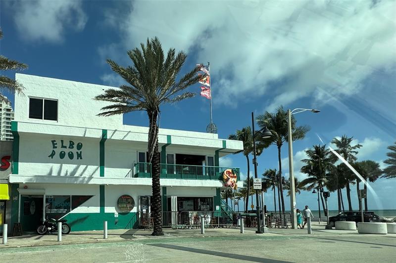 Image 47 of 49 For 1 Las Olas Cir  307