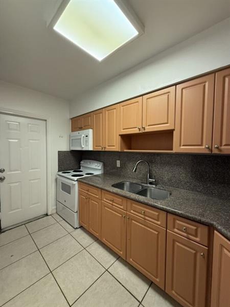 Image 3 of 9 For 3009 Andrews Ave  1