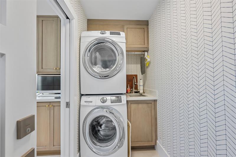 Image 18 of 71 For 2330 35th St