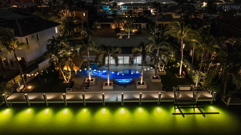 Image 2 of 71 For 2330 35th St