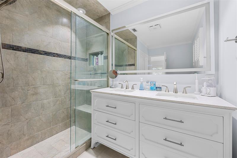 Image 25 of 71 For 2330 35th St