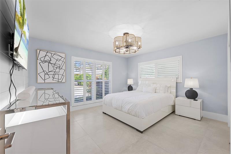 Image 26 of 71 For 2330 35th St