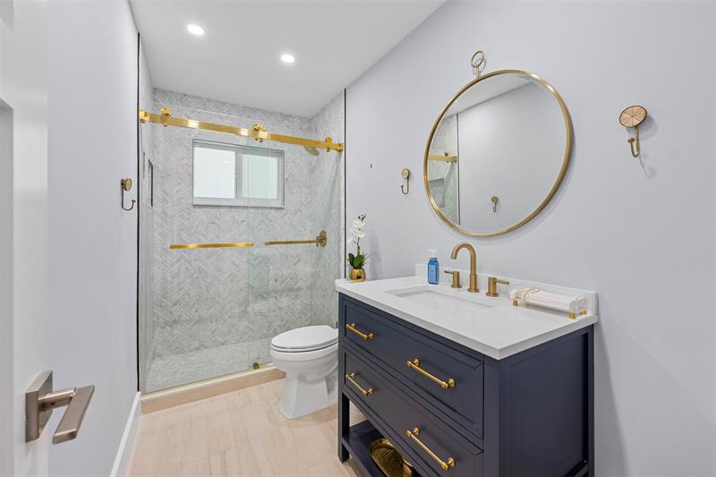 Image 27 of 71 For 2330 35th St