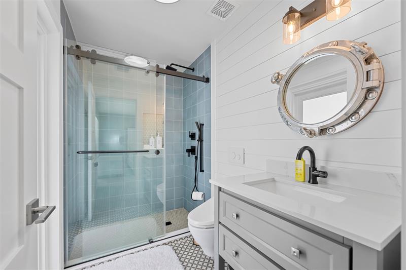 Image 29 of 71 For 2330 35th St