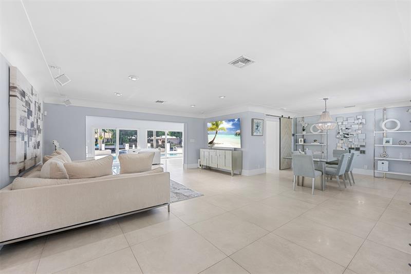 Image 9 of 71 For 2330 35th St