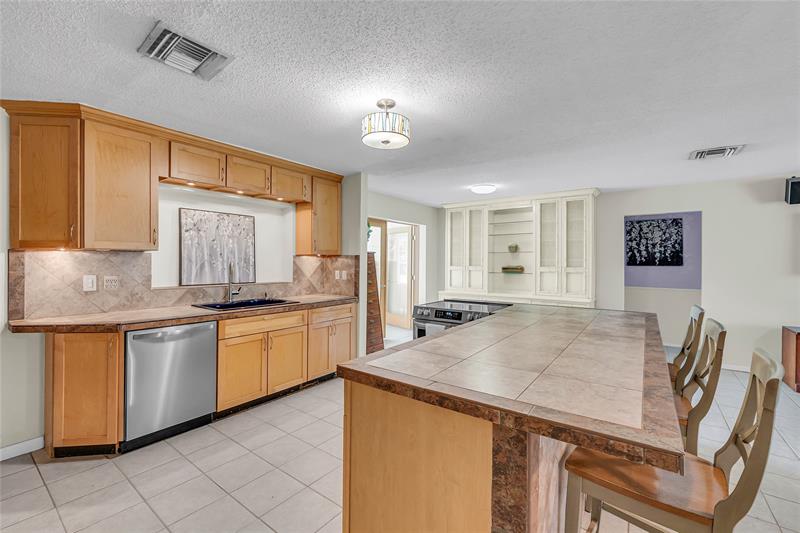 Image 11 of 39 For 6202 70th Ave