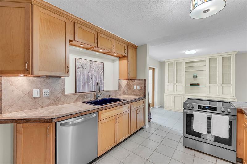 Image 13 of 39 For 6202 70th Ave