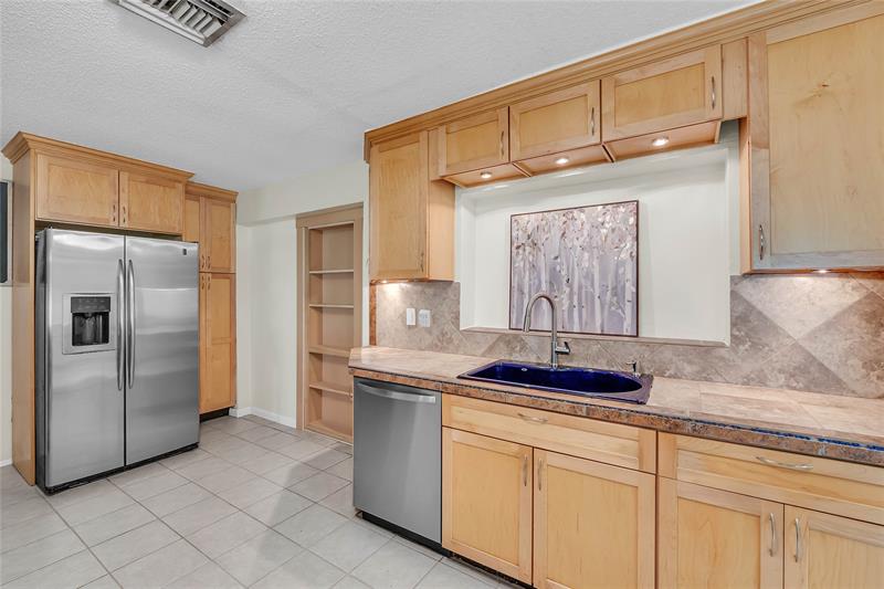 Image 14 of 39 For 6202 70th Ave