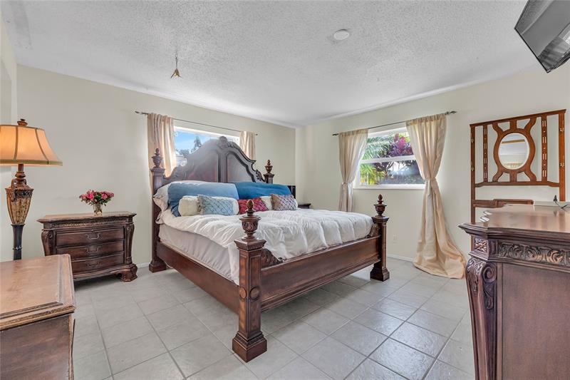 Image 20 of 39 For 6202 70th Ave